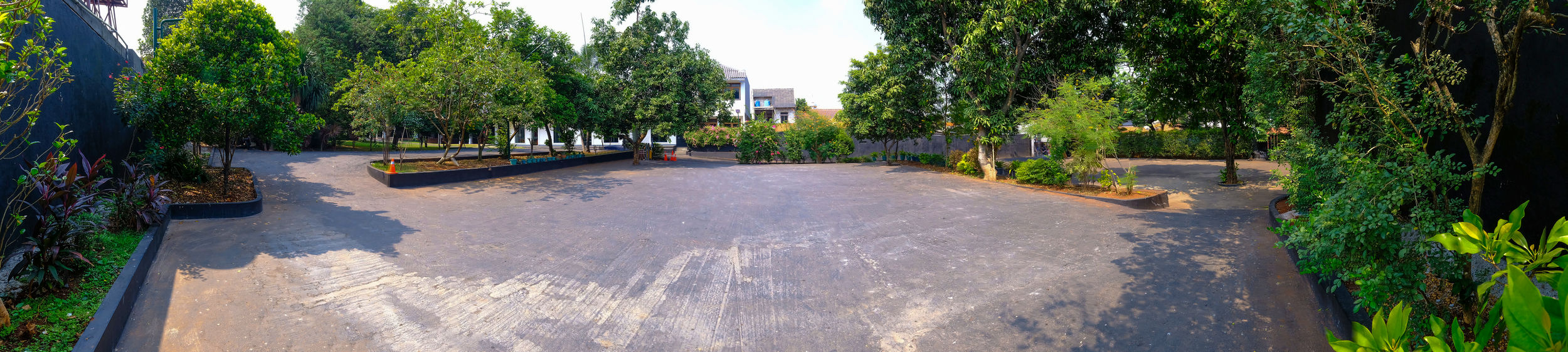 Panorama Parkir Lapangan Tennis 01