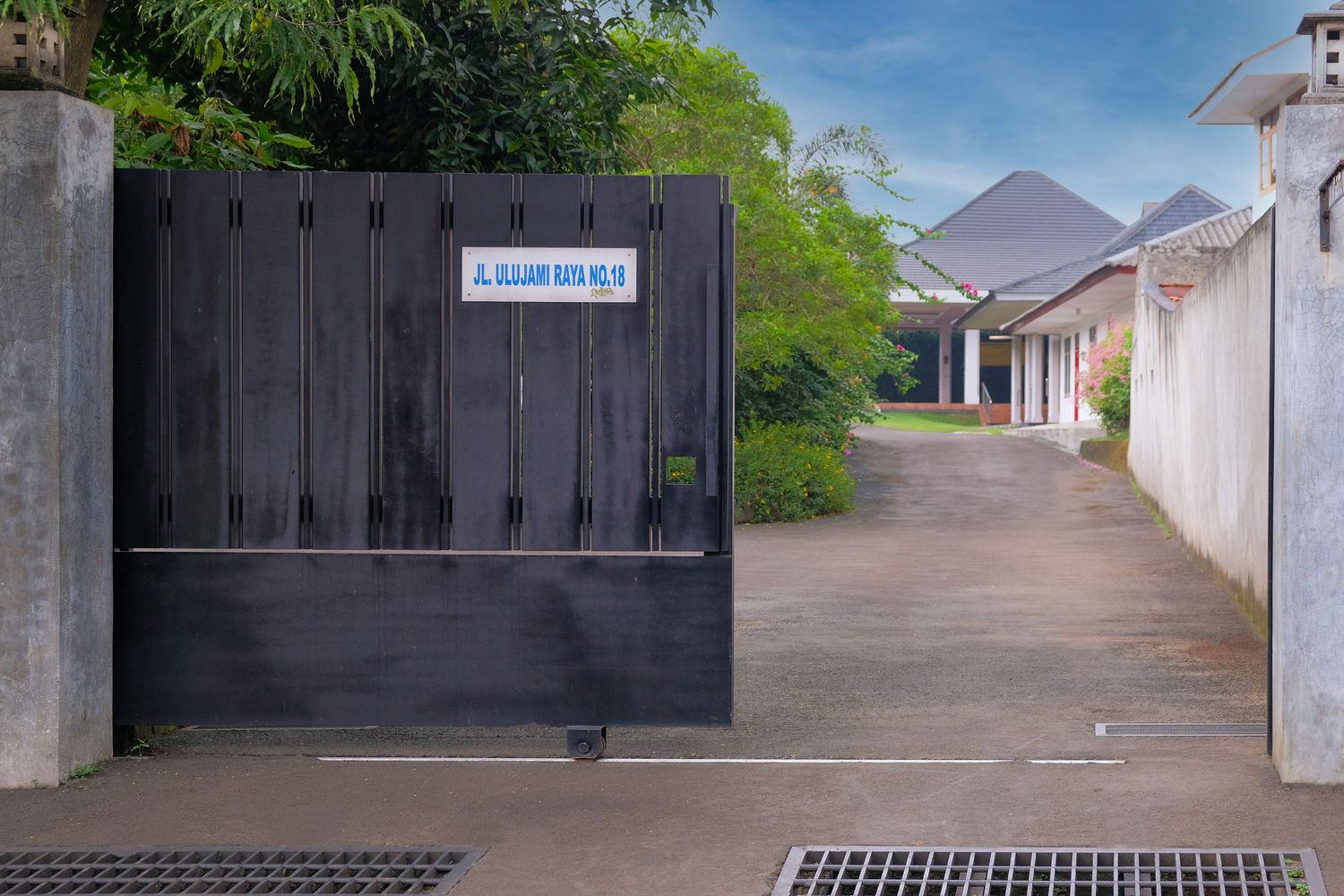 GERBANG DEPAN TENNIS COURT & WEDDING PALACE 04