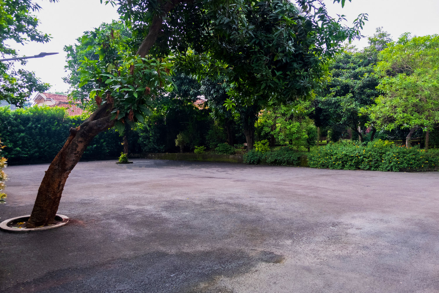 PARKIR BESAR TENNIS COURT & WEDDING PALACE 01