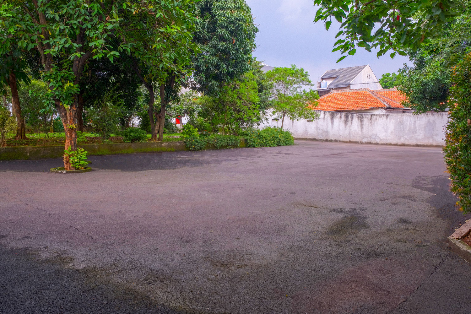 PARKIR BESAR TENNIS COURT & WEDDING PALACE 02