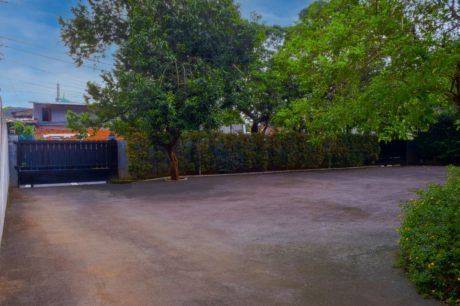 PARKIR BESAR TENNIS COURT & WEDDING PALACE 03