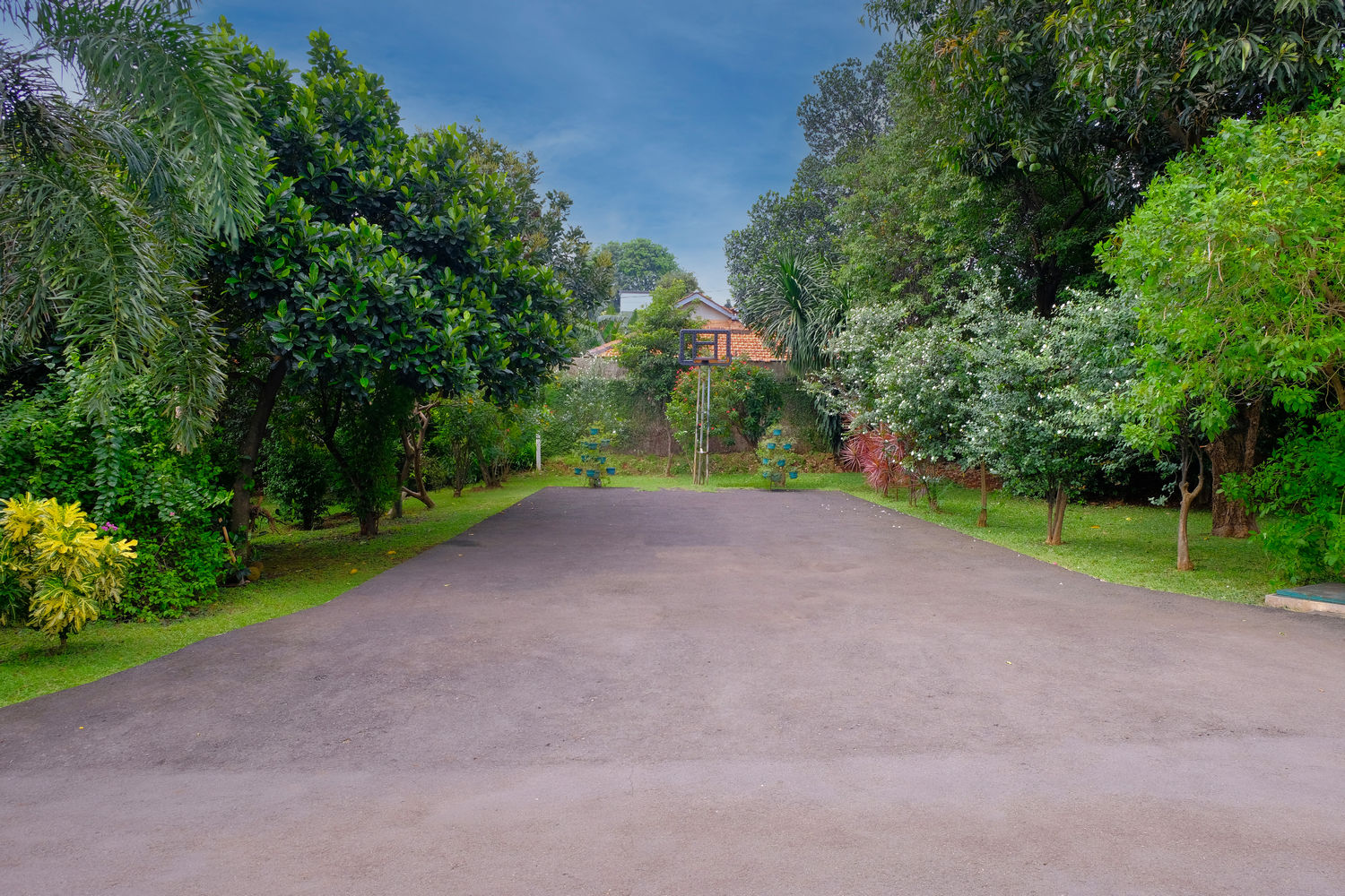 PARKIR KECIL TENNIS COURT & WEDDING PALACE 01