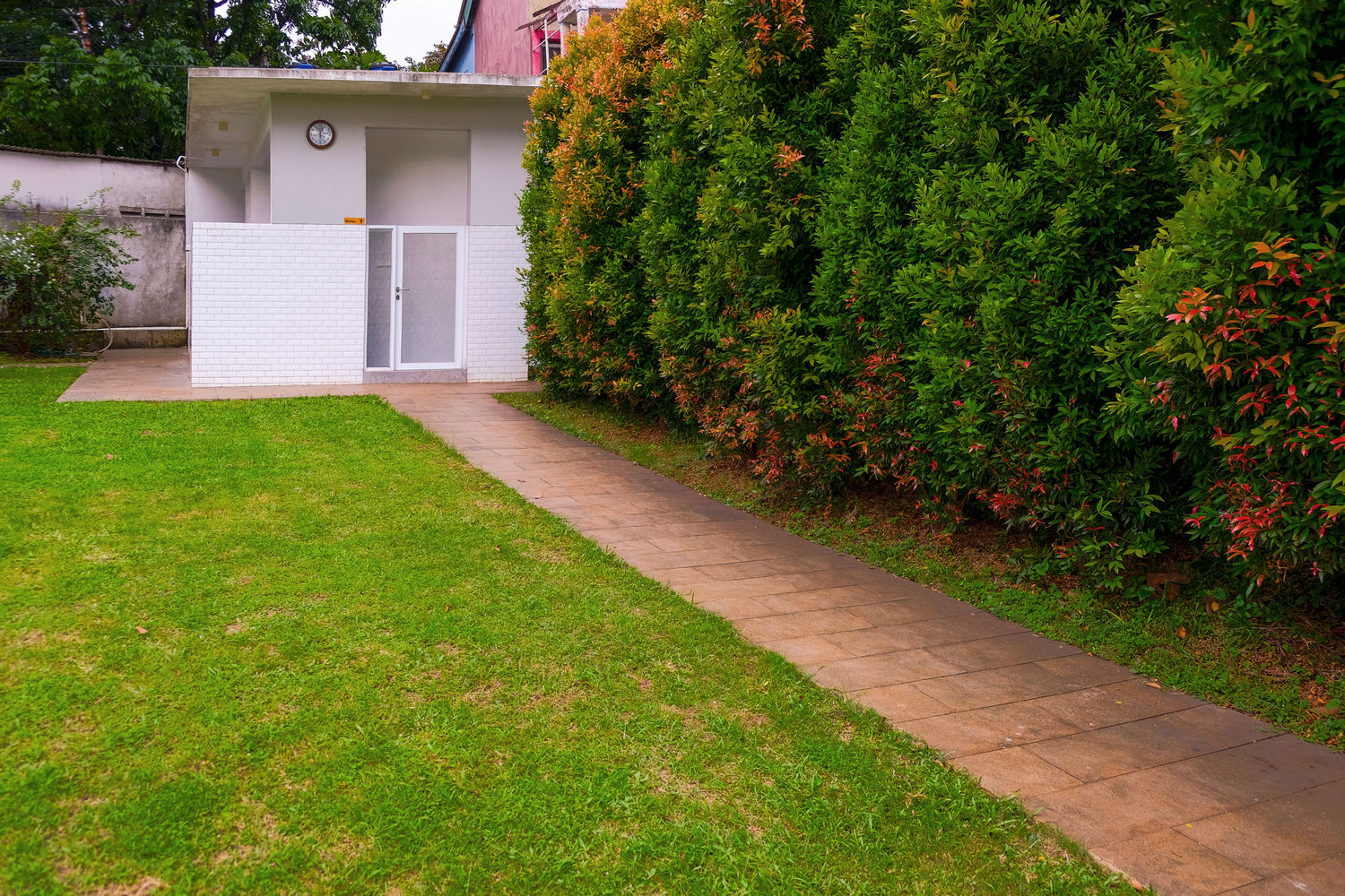 TOILET LAPANGAN TENIS 01