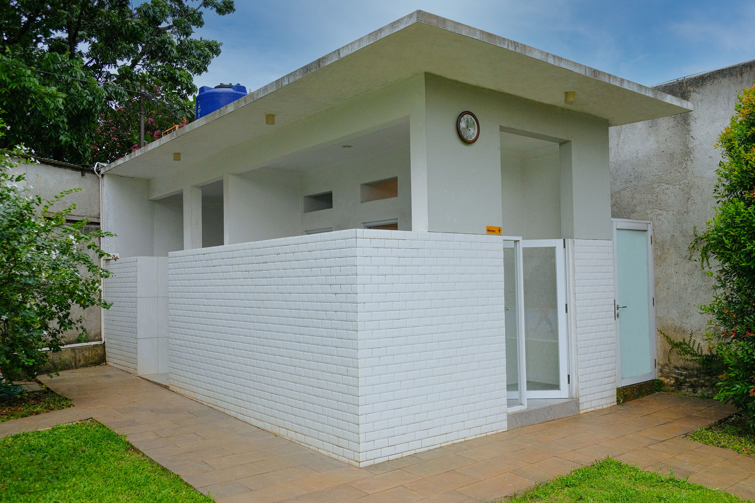 TOILET LAPANGAN TENIS 02