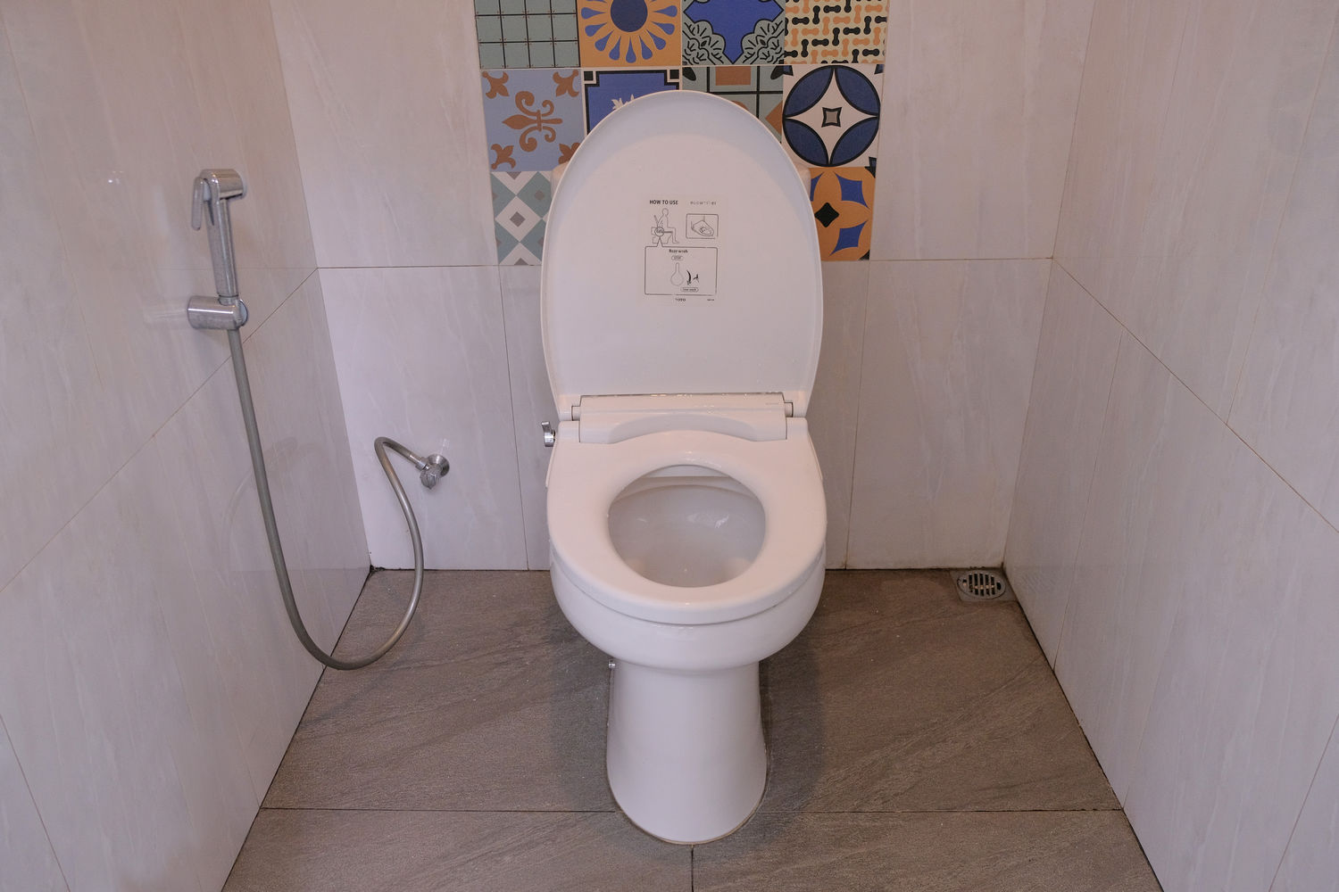 TOILET LAPANGAN TENIS 03