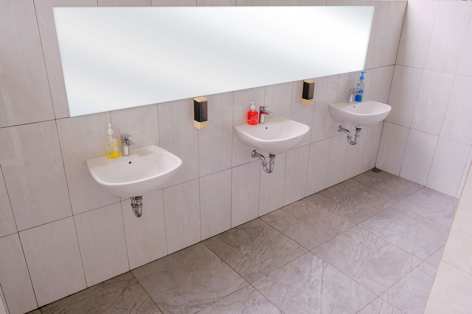 TOILET LAPANGAN TENIS 05