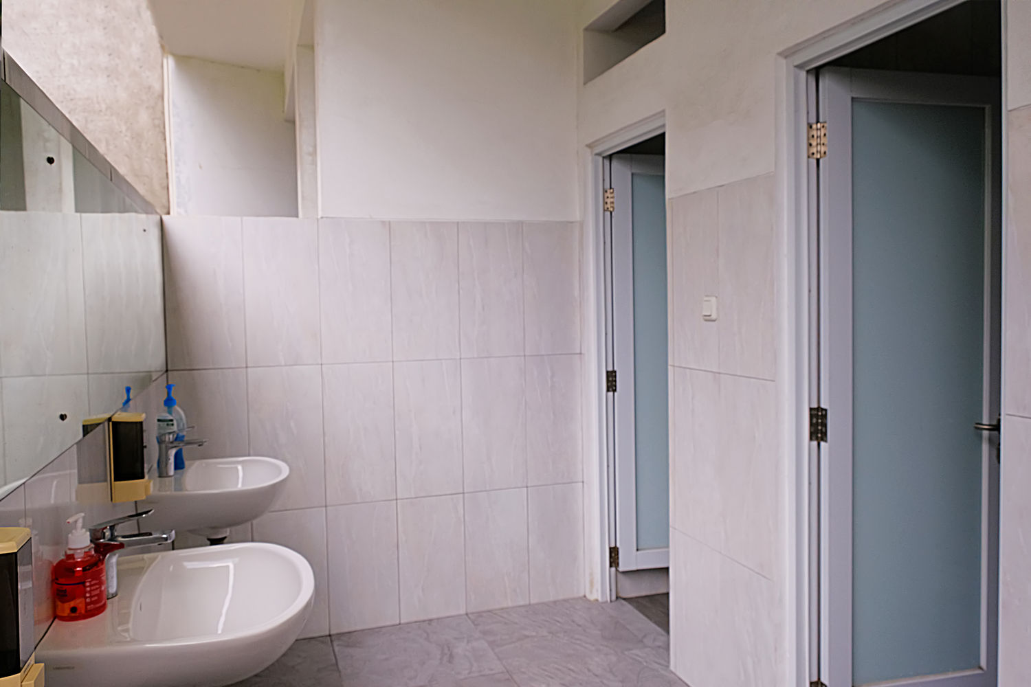 TOILET LAPANGAN TENIS 06