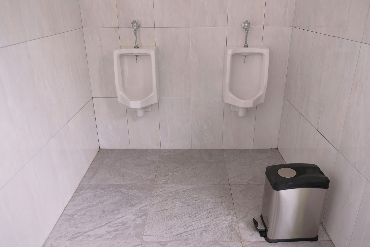 TOILET LAPANGAN TENIS 07